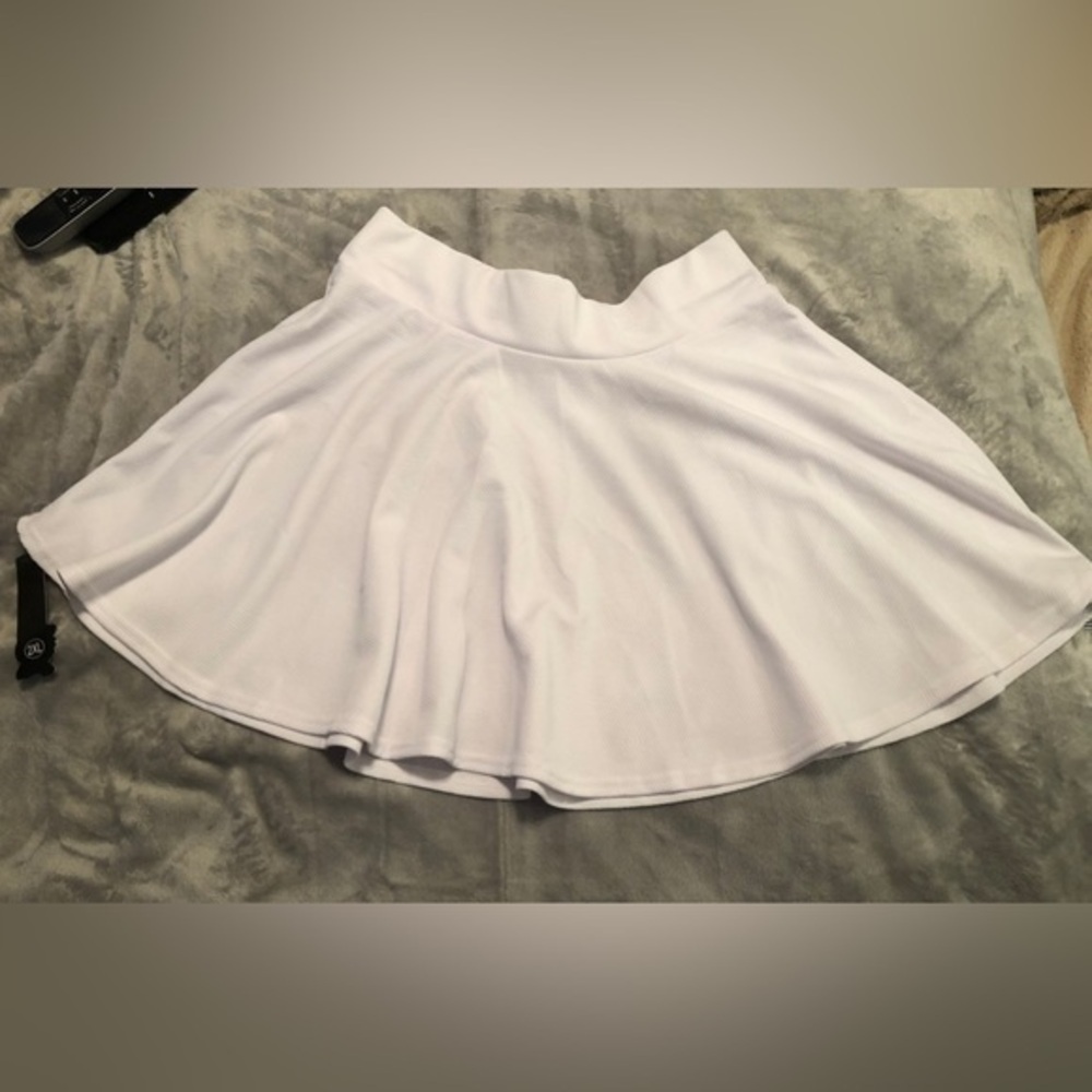 233  AFIB1 white tennis skirt.  NWT SIZE 2X